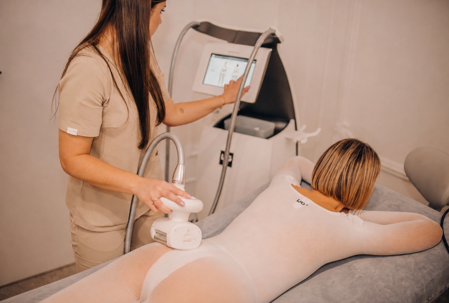 Zabieg endermologii w Klinice Skin IQ